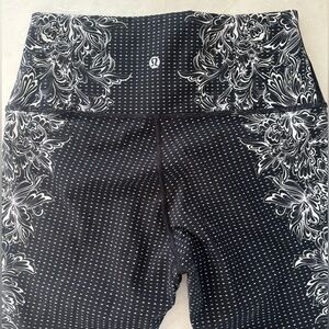 NWOT lululemon athletica Black and White Patterned Leggings